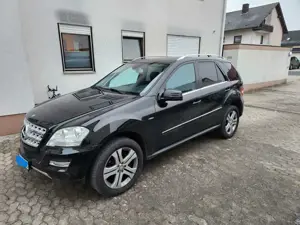 Mercedes-Benz ML 300 ML 300 CDI 4Matic 7G-TRONIC DPF BlueEFFICIENCY