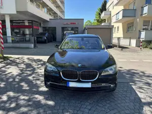 BMW 750 Bild 2