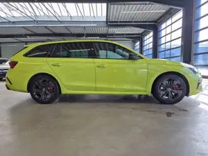 Skoda Octavia OCTAVIA COMBI 2.0 TSI RS NAV LED ACC 360CAM PANO Bild 4