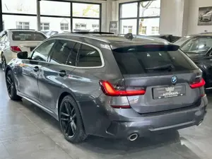 BMW 330 Touring e, M-SportPaket,Pano,LED,VOLL,TOP Bild 4