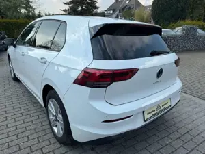 Volkswagen Golf VIII Lim. Life Navi PDC LED App-Connect Bild 4