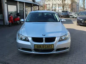BMW 320 Bild 2