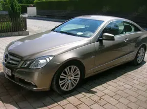 Mercedes-Benz E 200 E 200 CGI Coupe BlueEFFICIENCY Automatik Elegance