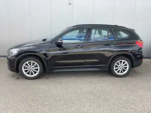 BMW X1 sDrive18i *PDC*Navi*Dachreling*
