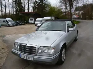 Mercedes-Benz Baureihe 124 300 CE-24 Bild 1