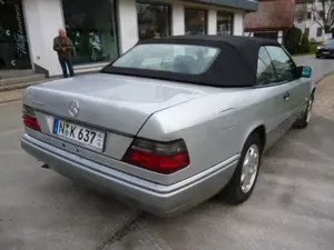 Mercedes-Benz Baureihe 124 300 CE-24 Bild 3