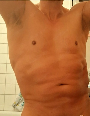 Reifer Gutaussehenser Single 47,sucht Dame Ab 18 die sich gerne verwöhnen lassen möchte!