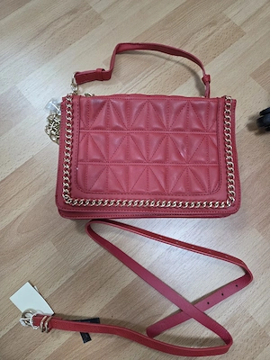 Handtasche mit passenden eleganten gürtel 
