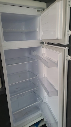 Einbaukühlschrank mit Gefrierfach von Altus 