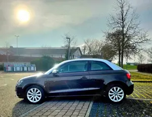 Audi A1 attraction*2.Hand*Steuerkette neu*Scheckheft*