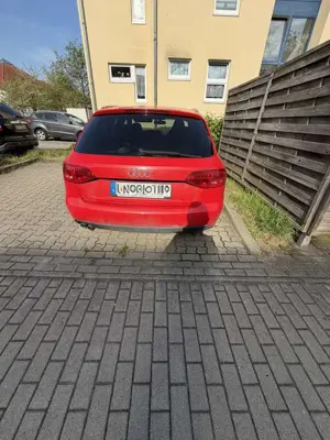 Audi A4 Avant 2.0 TDI DPF S line Sportpaket (plus) Bild 2