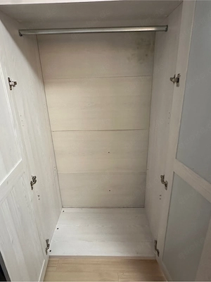 Kleiderschrank zu verschenken