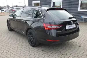 Skoda Superb Combi 2.0 TDI 'Ambition' #XENON #NAVI #KAM Bild 4