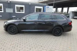 Skoda Superb Combi 2.0 TDI 'Ambition' #XENON #NAVI #KAM Bild 3