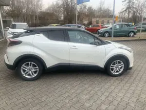 Toyota C-HR Hybrid Style Selection Bild 3