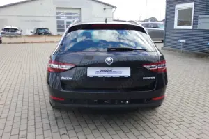 Skoda Superb Combi 2.0 TDI 'Ambition' #XENON #NAVI #KAM Bild 5