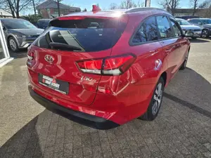 Hyundai i30 Kombi 1,4l MPI 100PS M/T FAMILY PLUS Bild 4