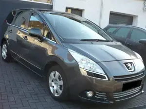 Peugeot 5008 5008 155 THP Panorama PDC 7 Sitzer Klima Servo
