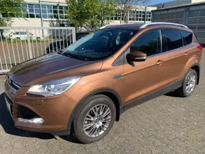 Ford Kuga Titanium 4X4 Automa-T-Leder-SHZG-Alu-Klima-W-Paket