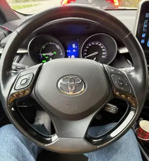 Toyota C-HR 2.0 Hybrid Lounge Bild 5