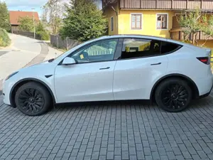 Tesla Model Y Model Y RWD