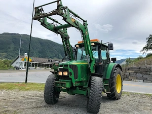John Deere 6320