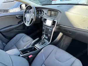 Volvo V40 Cross Country Momentum Bild 4