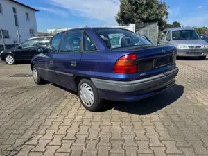 Opel Astra 1.6 Limosine Automatik Klima TÜV Bild 4