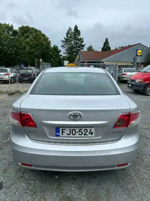Toyota Avensis 2.2 D-4D Bild 4
