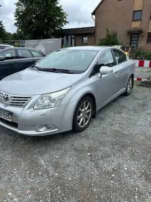 Toyota Avensis 2.2 D-4D Bild 3