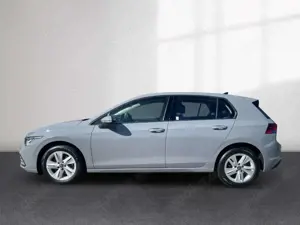 Volkswagen Golf 2.0 TDI DSG Life Navi AHK GJR Bild 2