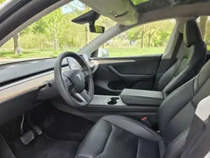 Tesla Model Y Model Y Long Range Dual Motor AWD Bild 5