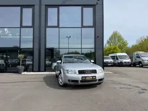 Audi A4 1.6 i Lim.*SHZ*TEMPOMAT*AHK*2 HAND*TÜV NEU*