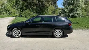 Skoda Octavia Combi 2.0 TDI First Edition | Garantie Bis Dez 26 Bild 2