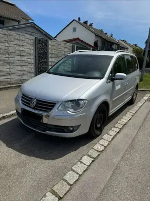 Volkswagen Touran 2.0TDI Highline Ahk,8Fach,Pdc,Temp,Sitzh