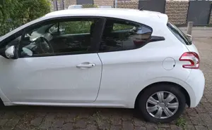 Peugeot 208 3-Türer PureTech 82 Active Bild 2