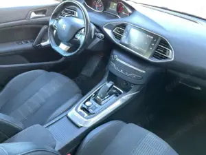 Peugeot 308 1.2 e-THP/PureTech 130 Allure Autom. Navi, Rückfah Bild 3