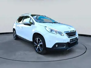 Peugeot 2008 1,6 VTI 120PS Allure, Navi, Panorama