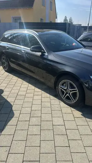 Mercedes-Benz E 300 E-Klasse T-Modell Diesel Plugin Hybrid de 4Matic AMG Burmes Distr Pano 360 Bild 3