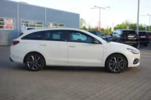 Hyundai i30 Kombi 1.5 Edition 30 Mild-Hybrid DCT LED AHK Bild 5