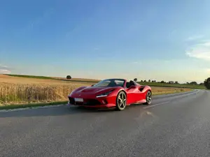 Ferrari F8 Spider Ferrari F8 Spider rosso corsa - Lift, unfallfrei, 1. Hd, Garantie bis 10/27