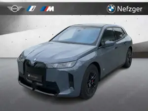 BMW iX xDrive45 M Sport Park-Assistent Panorama HK HUD