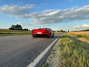 Ferrari F8 Spider Ferrari F8 Spider rosso corsa - Lift, unfallfrei, 1. Hd, Garantie bis 10/27 Bild 3