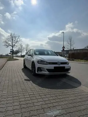 Volkswagen Golf GTI (BlueMotion Technology) DSG Performance
