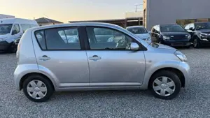 Daihatsu Sirion 1.3 4-türig Klima Tüv Bild 3