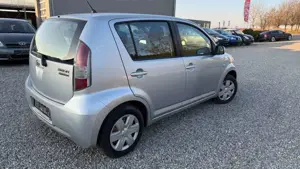 Daihatsu Sirion 1.3 4-türig Klima Tüv Bild 4