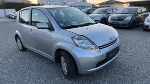 Daihatsu Sirion 1.3 4-türig Klima Tüv Bild 2