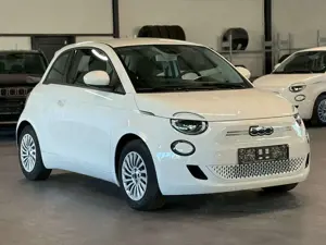 Fiat 500e 11KW+CARPLAY+TEMP+SPUR.ASS+STAND.HZ+NAVI+