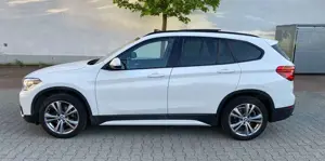 BMW X1 sDrive18d/Kamera/Panorama/HuD/ACC/Spurhalte Bild 5