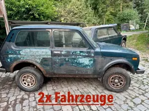 Lada Niva 2 Fahrzeuge:  Lada Niva + 1/2 Lada Niva + Ersatzteile